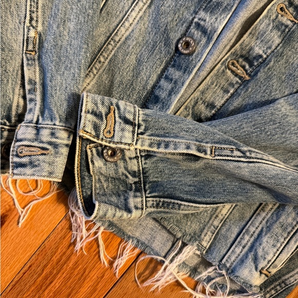 Lucky Brand The Tomboy Trucker Frayed Hem Jean Jacket, Size Medium - Picture 4 of 10